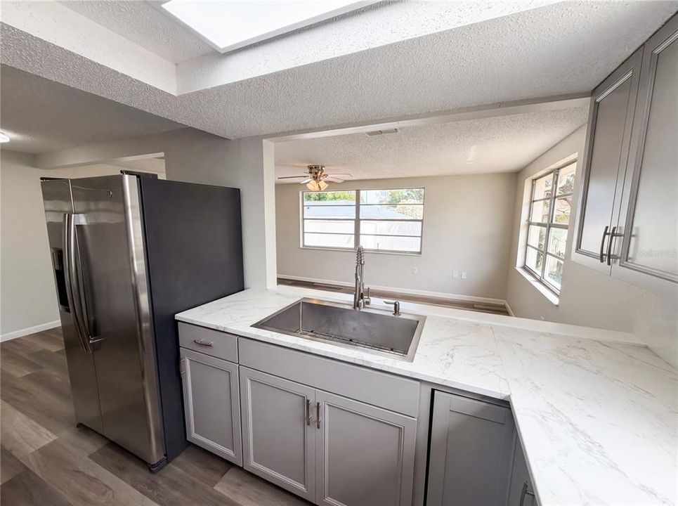 Activo con contrato: $245,000 (2 camas, 2 baños, 1310 Pies cuadrados)