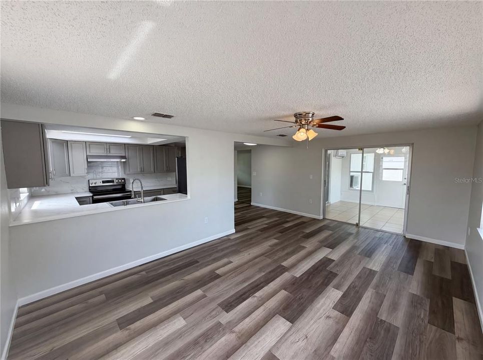 Activo con contrato: $245,000 (2 camas, 2 baños, 1310 Pies cuadrados)