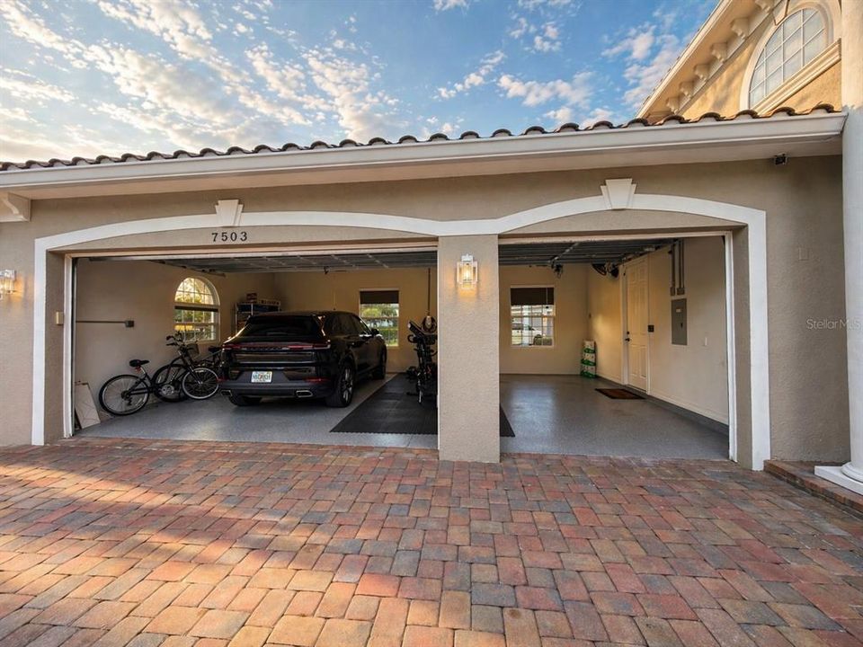 Active With Contract: $1,650,000 (5 beds, 5 baths, 4329 Square Feet)