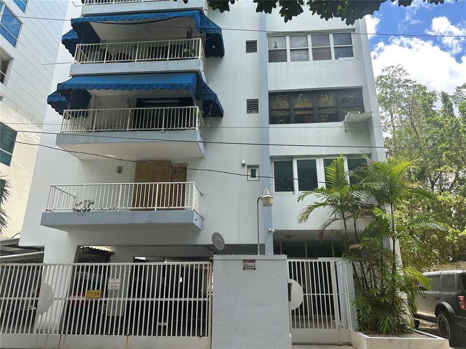 For Sale: $229,000 (1 beds, 1 baths, 398 Square Feet)