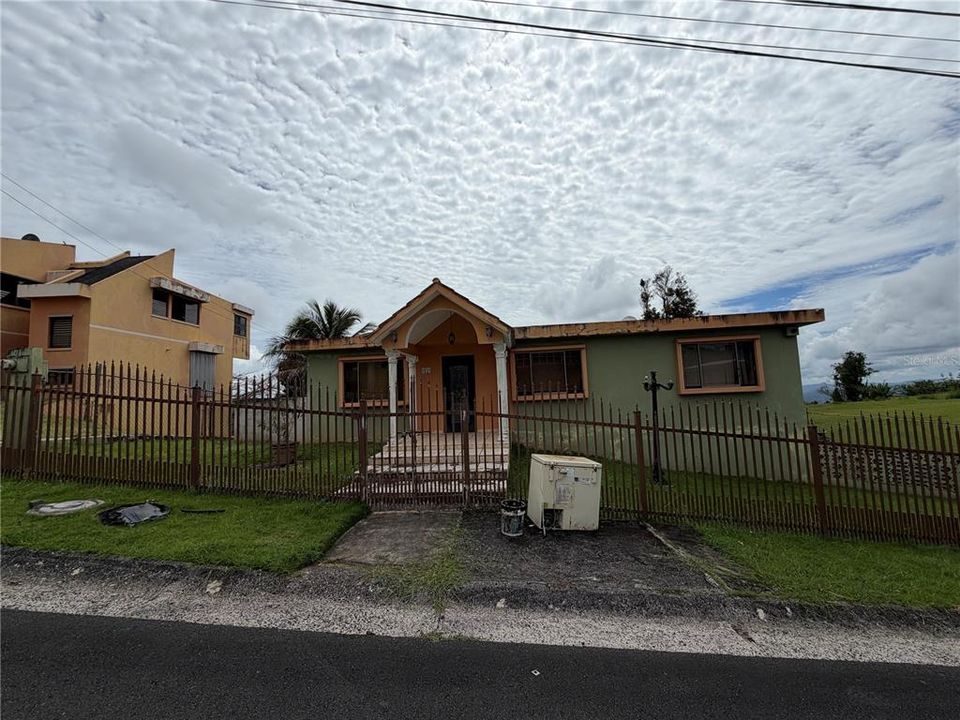 На продажу: $274,900 (3 спален, 2 ванн, 1783 Квадратных фут)