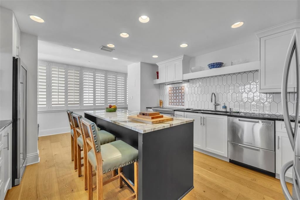 For Sale: $1,995,000 (2 beds, 2 baths, 2304 Square Feet)