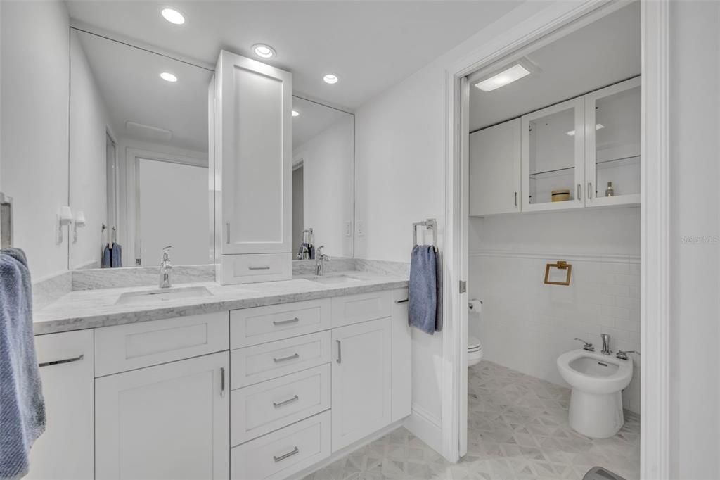 For Sale: $1,995,000 (2 beds, 2 baths, 2304 Square Feet)