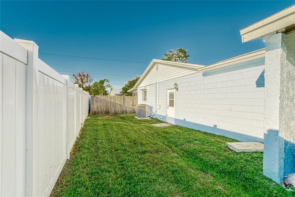 For Rent: $3,200 (4 beds, 1 baths, 1197 Square Feet)