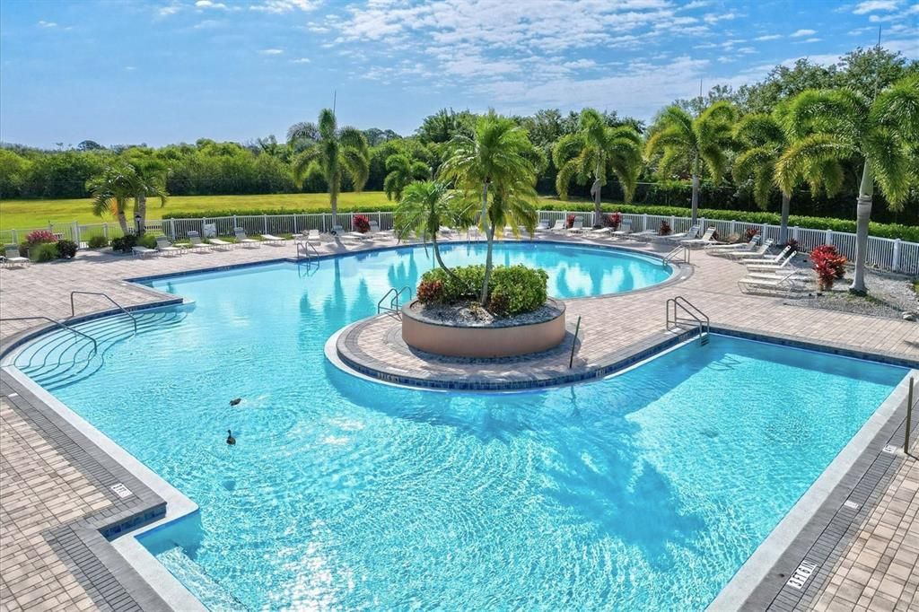 Activo con contrato: $440,000 (4 camas, 3 baños, 2377 Pies cuadrados)
