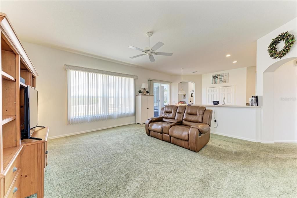 Activo con contrato: $440,000 (4 camas, 3 baños, 2377 Pies cuadrados)
