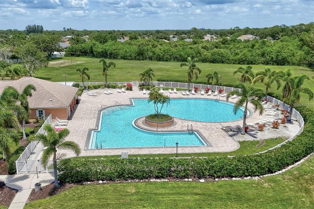 Activo con contrato: $440,000 (4 camas, 3 baños, 2377 Pies cuadrados)