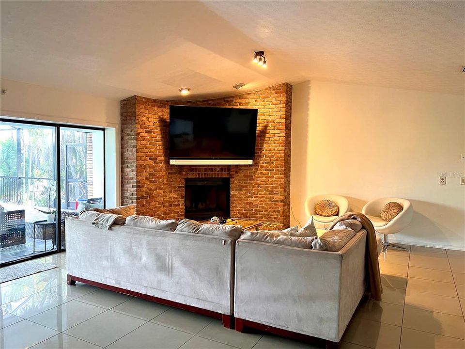For Rent: $4,599 (3 beds, 2 baths, 2180 Square Feet)