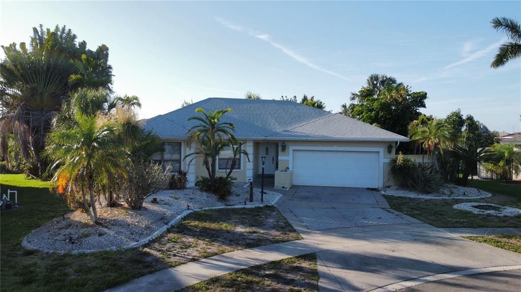 For Rent: $4,599 (3 beds, 2 baths, 2180 Square Feet)