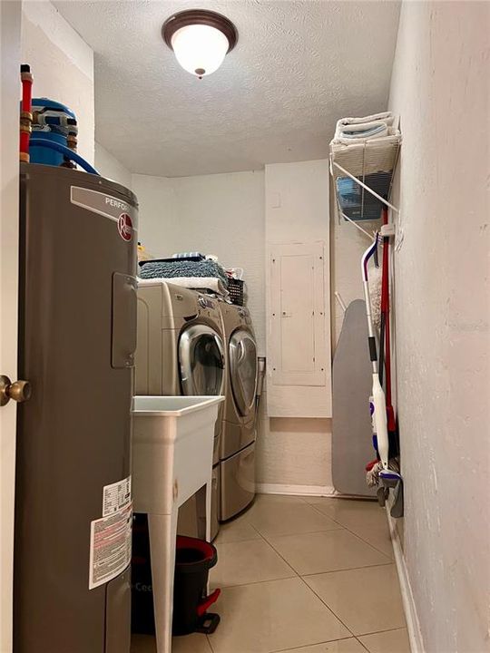 For Rent: $4,599 (3 beds, 2 baths, 2180 Square Feet)