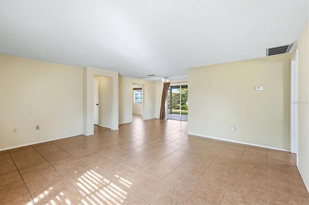 For Sale: $299,000 (2 beds, 2 baths, 1246 Square Feet)