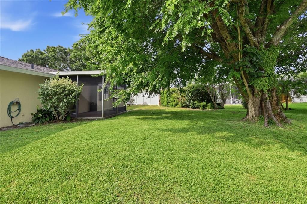 For Sale: $299,000 (2 beds, 2 baths, 1246 Square Feet)
