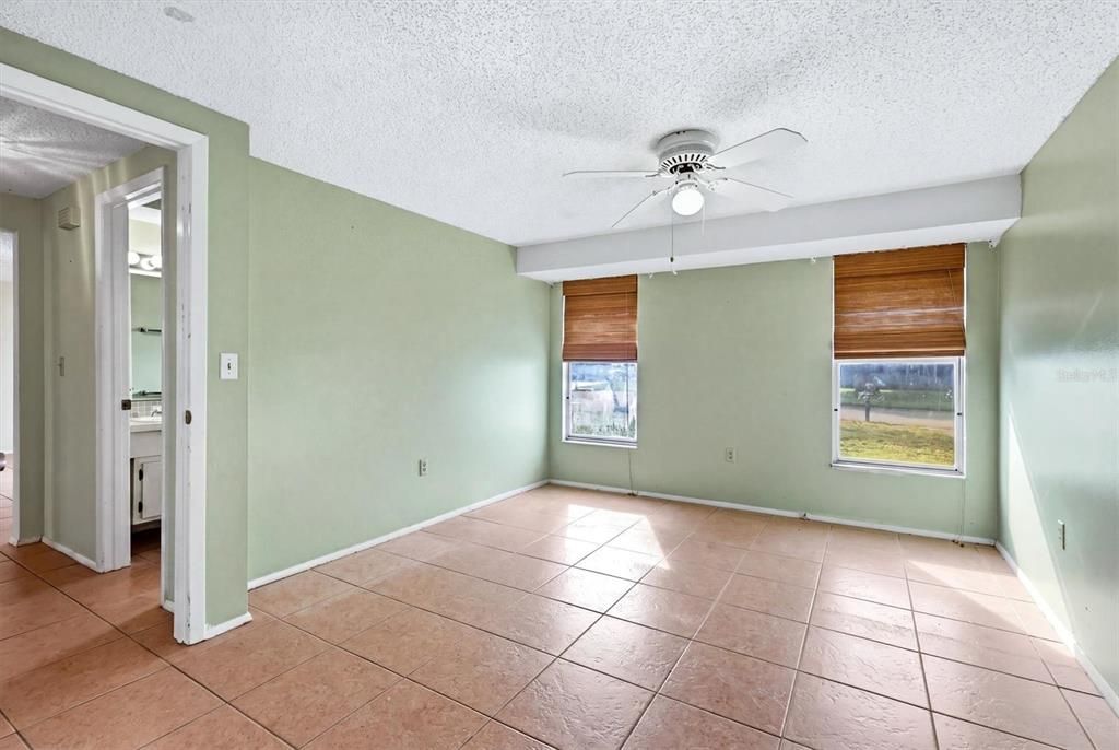 For Sale: $299,000 (2 beds, 2 baths, 1246 Square Feet)