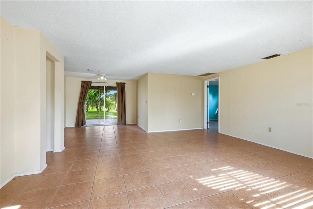 For Sale: $299,000 (2 beds, 2 baths, 1246 Square Feet)