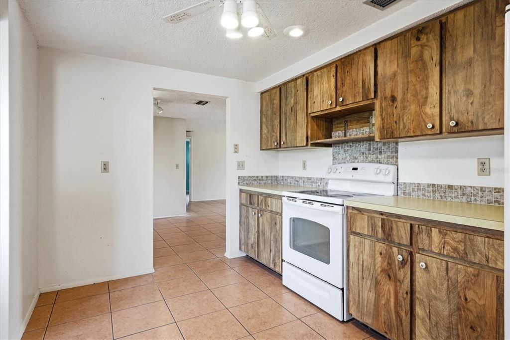 For Sale: $299,000 (2 beds, 2 baths, 1246 Square Feet)