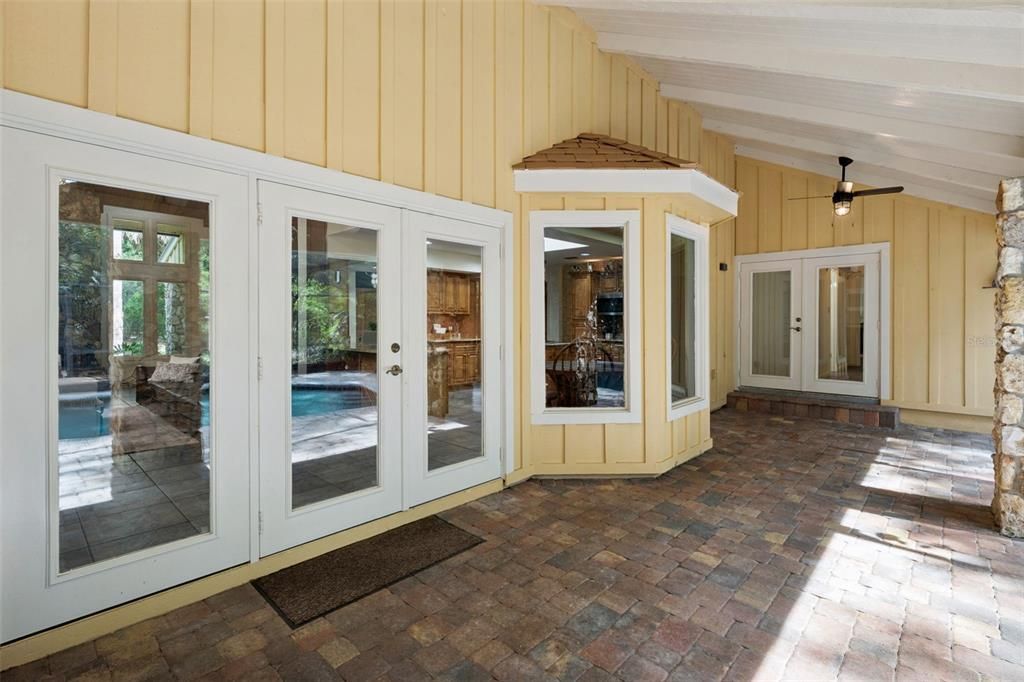 Activo con contrato: $799,000 (5 camas, 2 baños, 3381 Pies cuadrados)