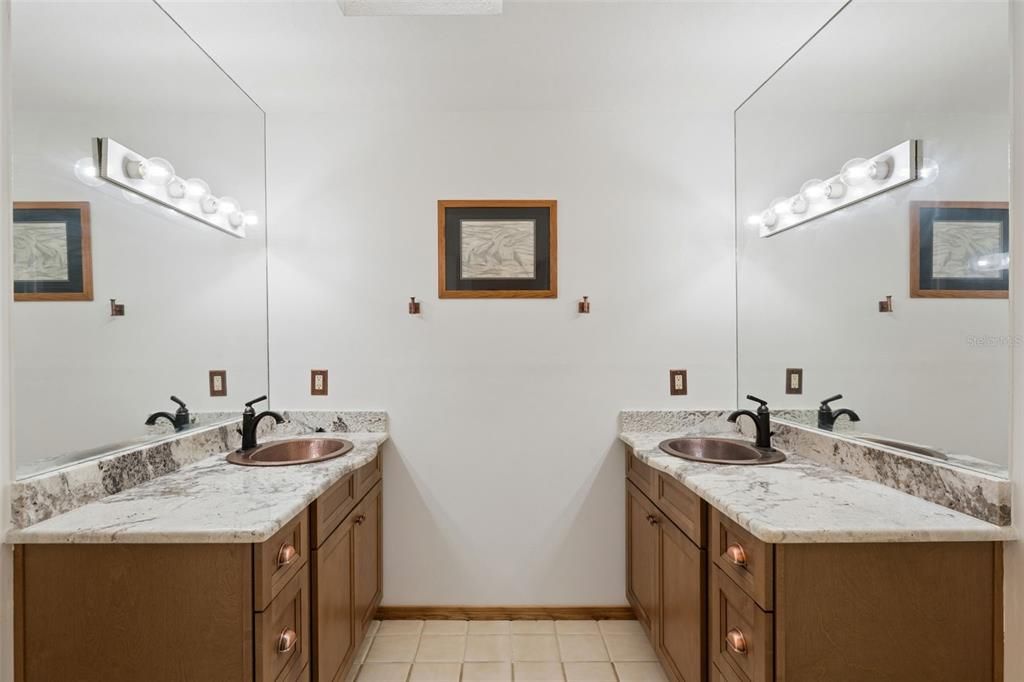 Activo con contrato: $799,000 (5 camas, 2 baños, 3381 Pies cuadrados)