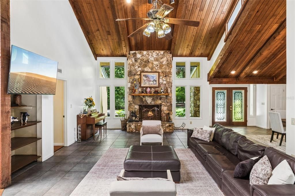 Activo con contrato: $799,000 (5 camas, 2 baños, 3381 Pies cuadrados)