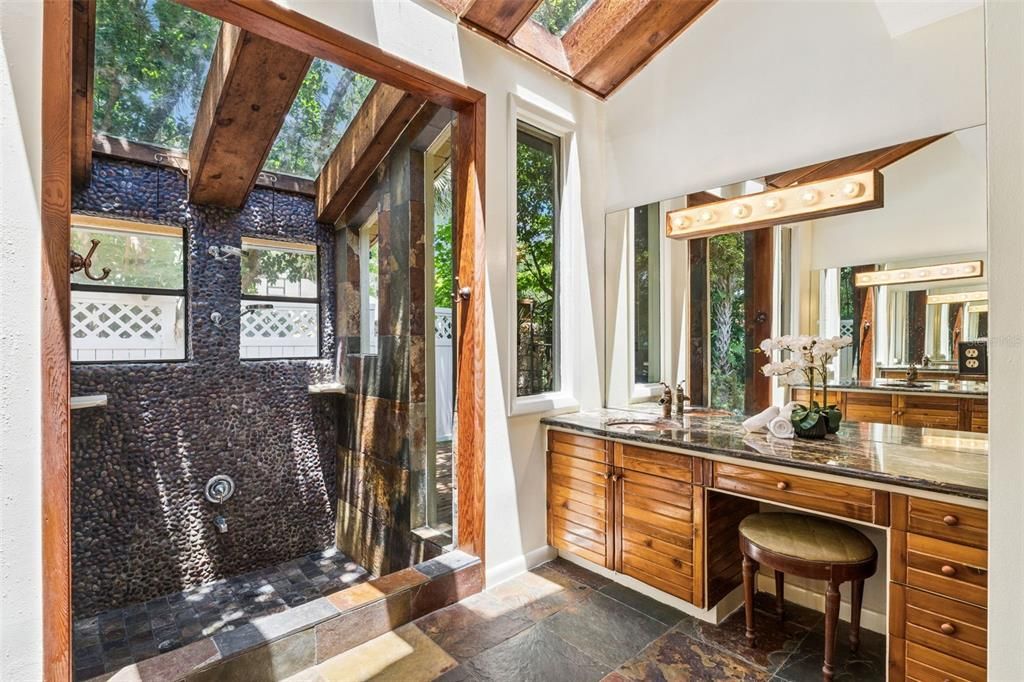 Activo con contrato: $799,000 (5 camas, 2 baños, 3381 Pies cuadrados)