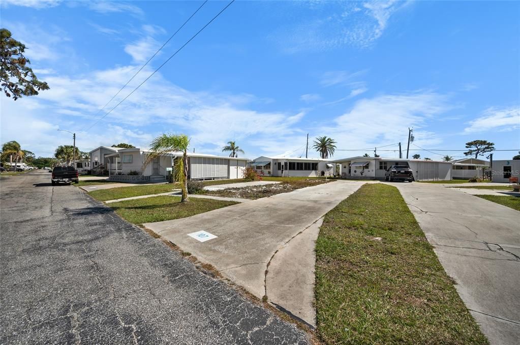 En Venta: $23,400 (0.09 acres)
