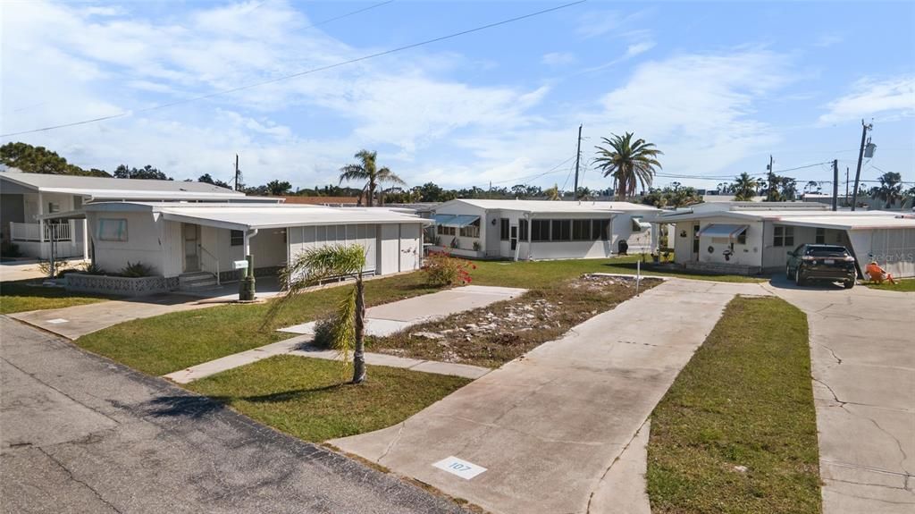 En Venta: $23,400 (0.09 acres)