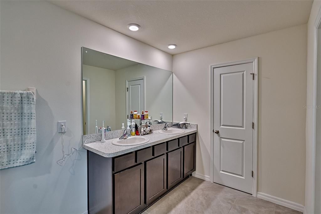 For Rent: $2,600 (4 beds, 2 baths, 2148 Square Feet)