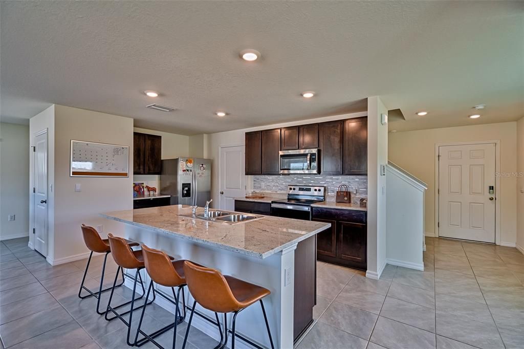 For Rent: $2,600 (4 beds, 2 baths, 2148 Square Feet)