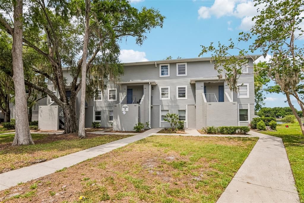 For Sale: $124,900 (2 beds, 1 baths, 864 Square Feet)