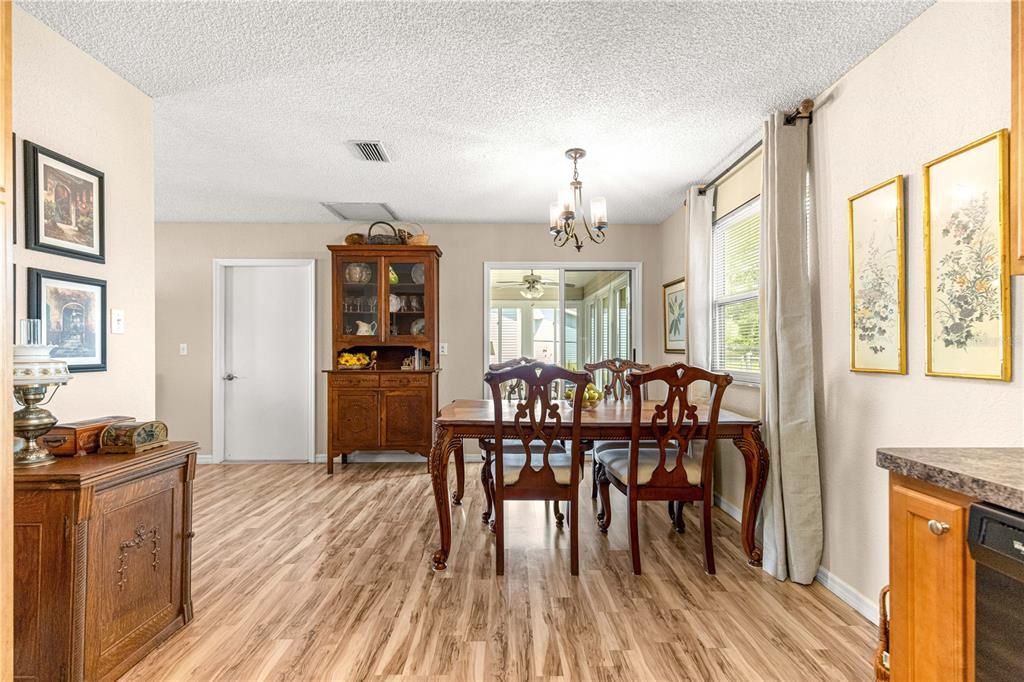 Activo con contrato: $179,000 (2 camas, 2 baños, 1001 Pies cuadrados)