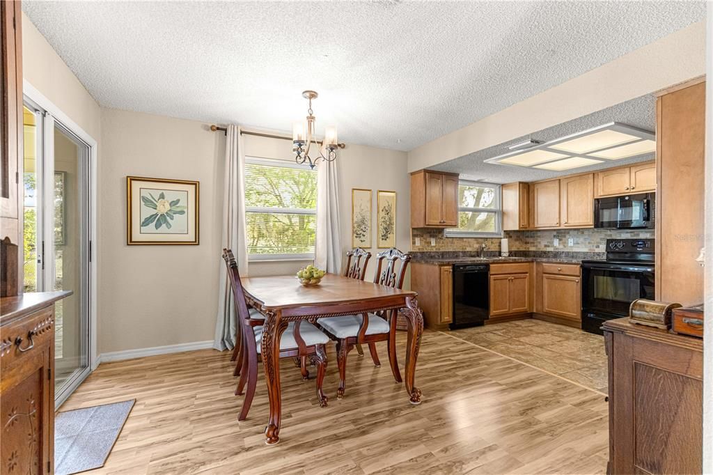 Activo con contrato: $179,000 (2 camas, 2 baños, 1001 Pies cuadrados)