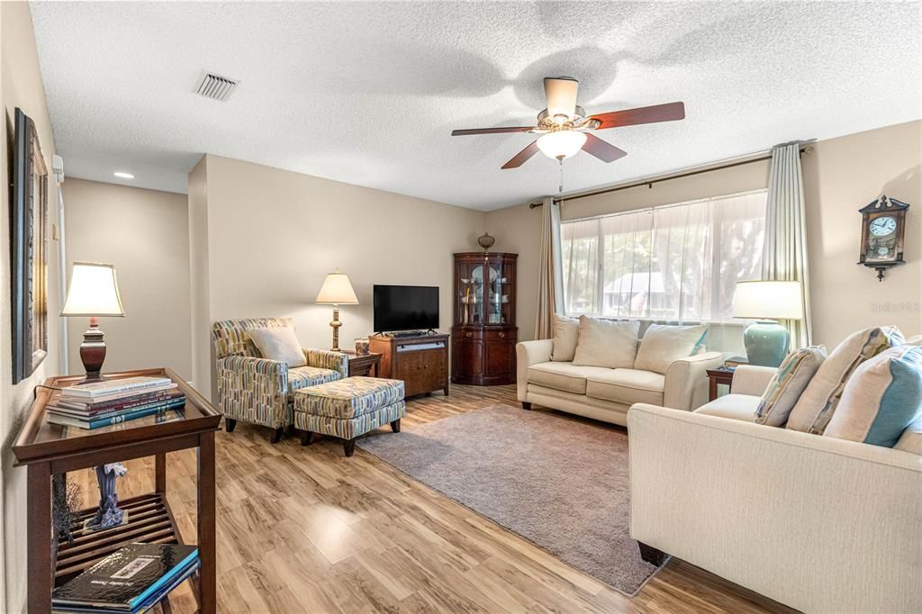 Activo con contrato: $179,000 (2 camas, 2 baños, 1001 Pies cuadrados)