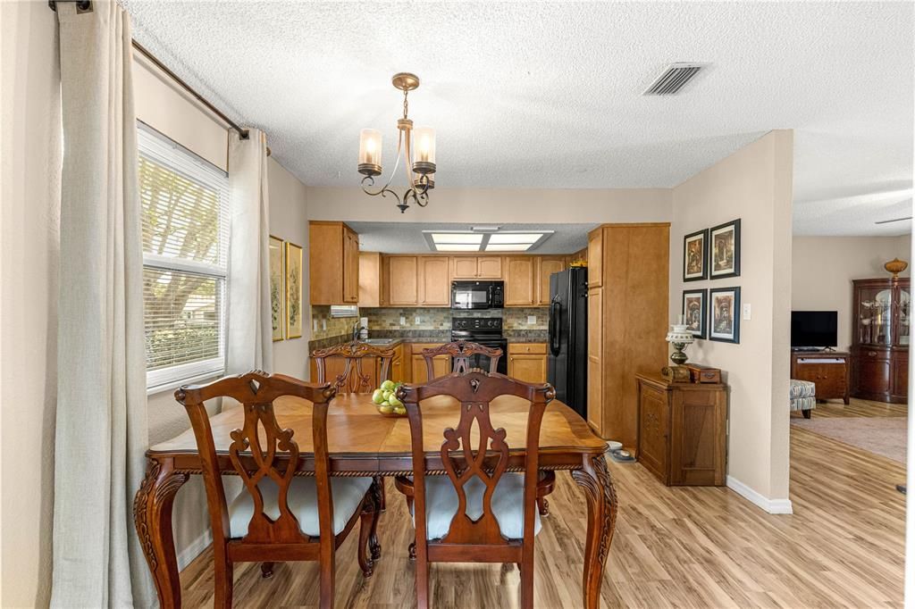Activo con contrato: $179,000 (2 camas, 2 baños, 1001 Pies cuadrados)