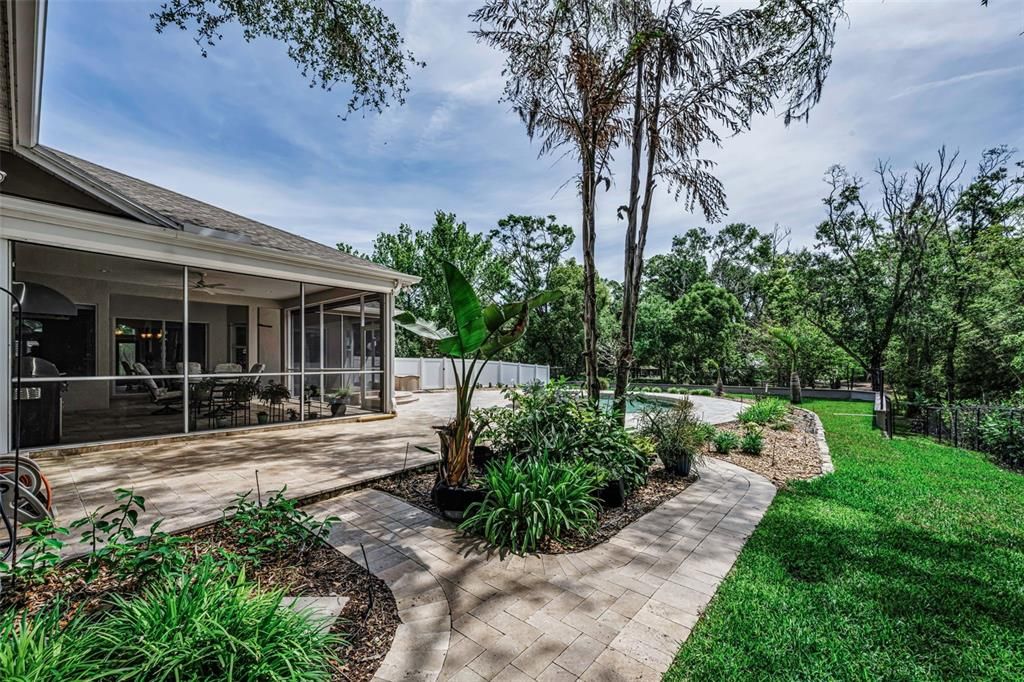 Activo con contrato: $1,295,000 (4 camas, 3 baños, 3316 Pies cuadrados)
