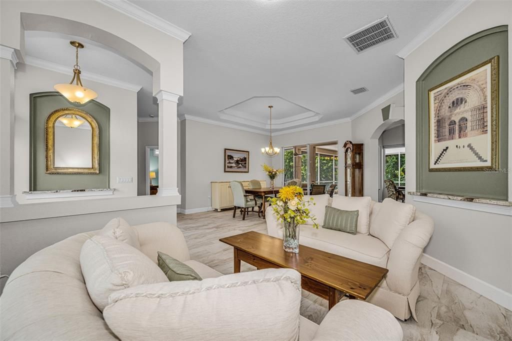 Activo con contrato: $1,295,000 (4 camas, 3 baños, 3316 Pies cuadrados)