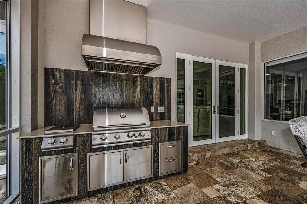 Activo con contrato: $1,295,000 (4 camas, 3 baños, 3316 Pies cuadrados)