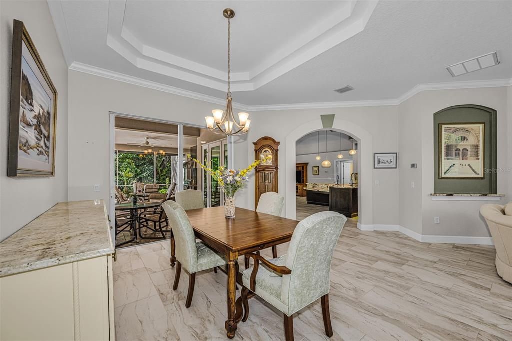 Activo con contrato: $1,295,000 (4 camas, 3 baños, 3316 Pies cuadrados)