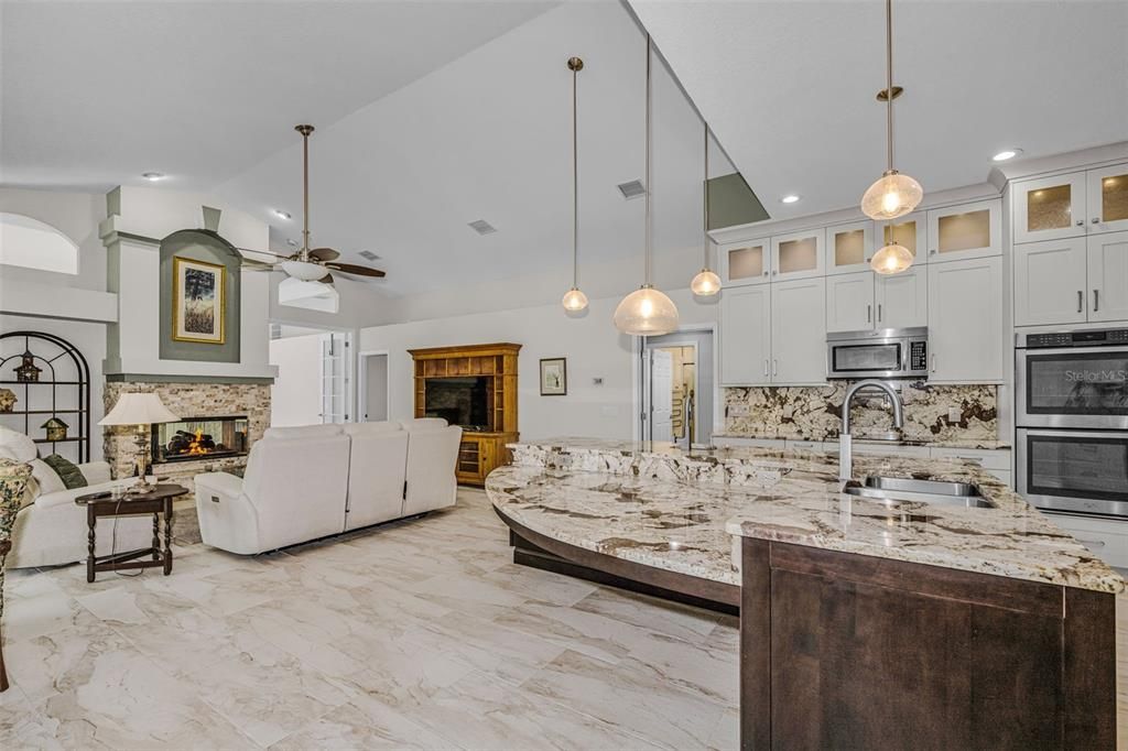 Activo con contrato: $1,295,000 (4 camas, 3 baños, 3316 Pies cuadrados)