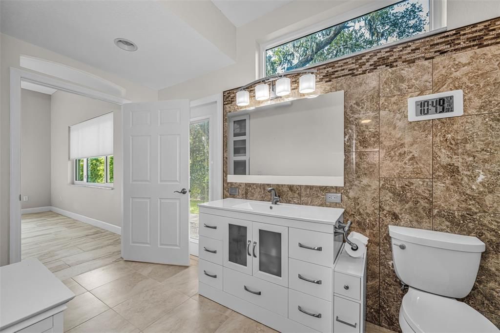 Activo con contrato: $1,295,000 (4 camas, 3 baños, 3316 Pies cuadrados)