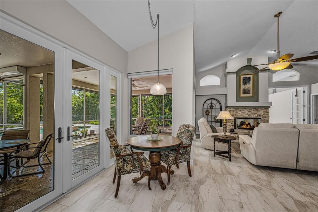 Activo con contrato: $1,295,000 (4 camas, 3 baños, 3316 Pies cuadrados)