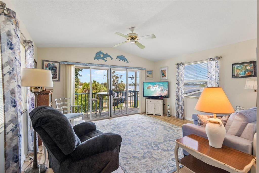 For Sale: $694,000 (3 beds, 3 baths, 2186 Square Feet)