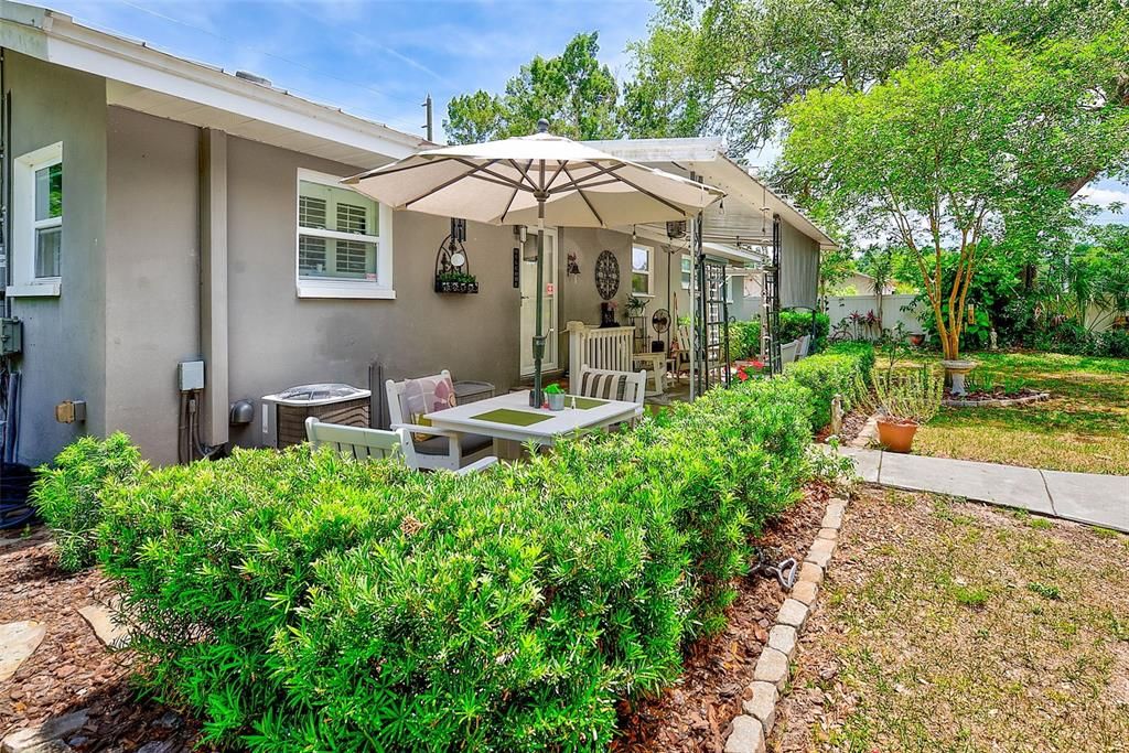 For Sale: $795,000 (3 beds, 2 baths, 1296 Square Feet)