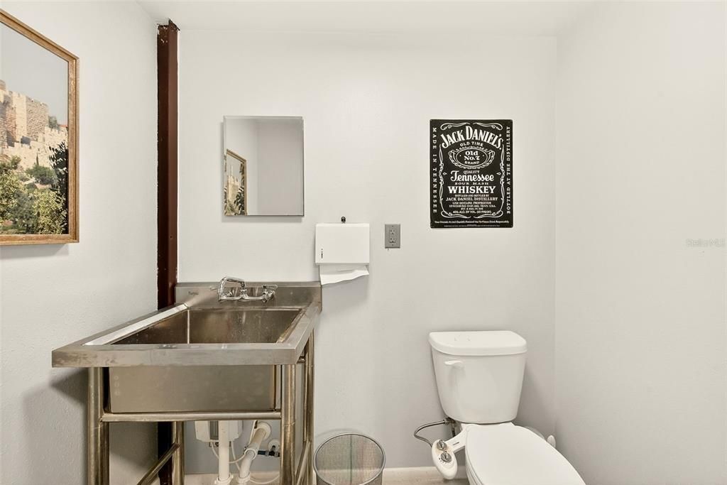 For Sale: $795,000 (3 beds, 2 baths, 1296 Square Feet)