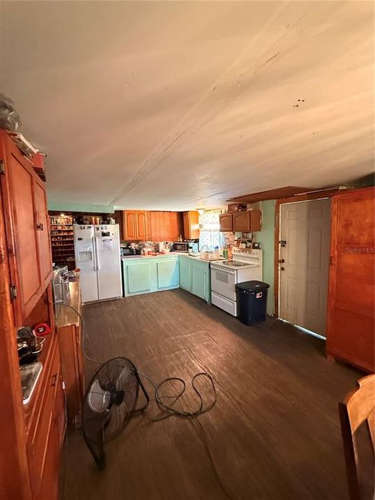 For Sale: $104,900 (3 beds, 1 baths, 1269 Square Feet)