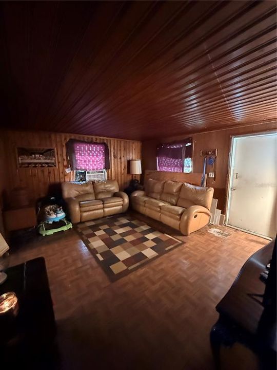 For Sale: $104,900 (3 beds, 1 baths, 1269 Square Feet)