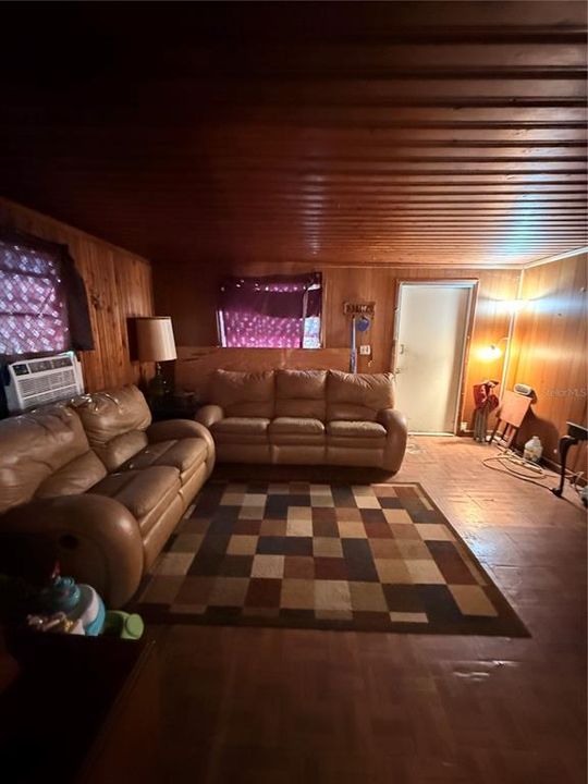 For Sale: $104,900 (3 beds, 1 baths, 1269 Square Feet)