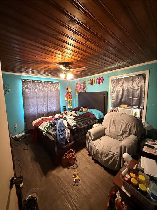 For Sale: $104,900 (3 beds, 1 baths, 1269 Square Feet)