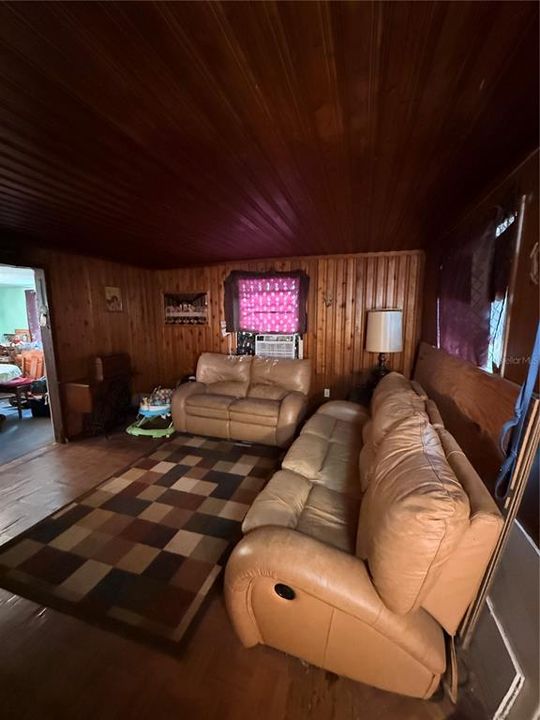 For Sale: $104,900 (3 beds, 1 baths, 1269 Square Feet)