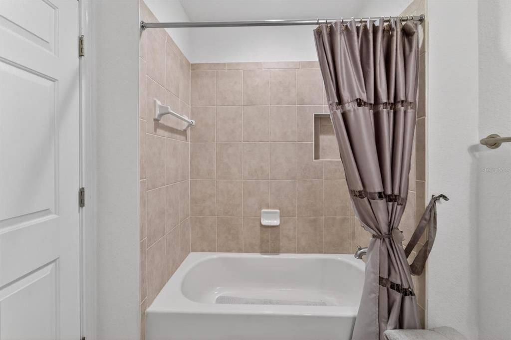 На продажу: $365,000 (3 спален, 2 ванн, 1860 Квадратных фут)