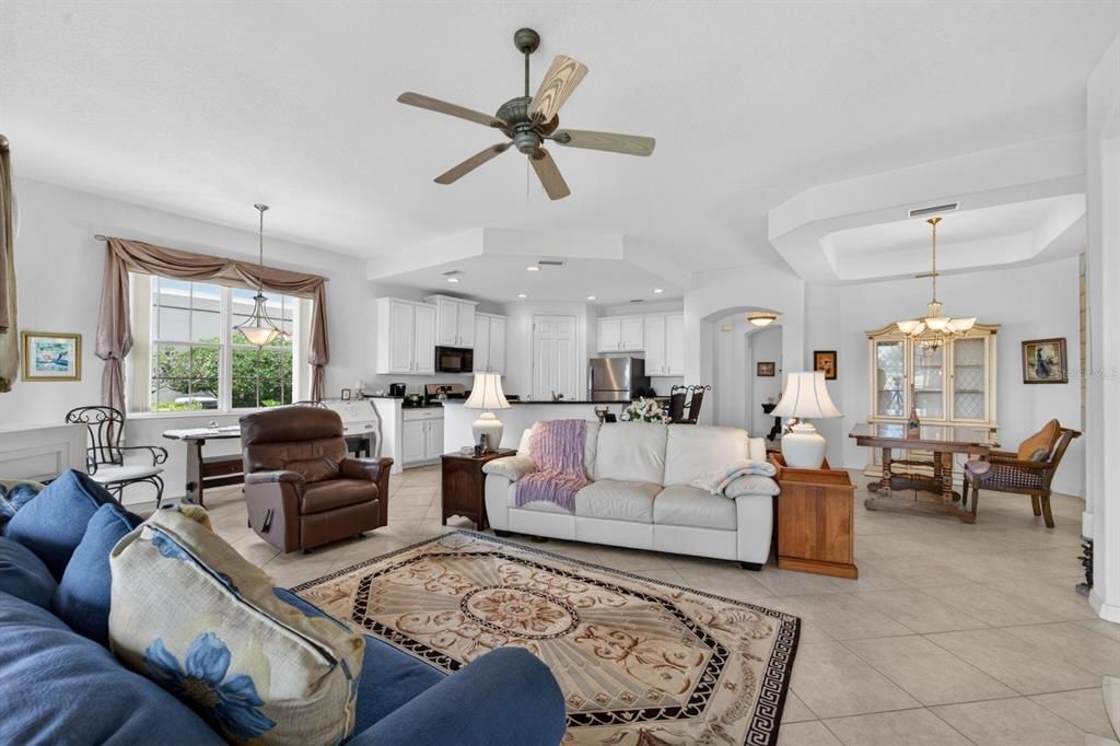 На продажу: $365,000 (3 спален, 2 ванн, 1860 Квадратных фут)