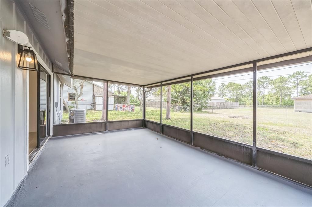 Activo con contrato: $215,900 (3 camas, 2 baños, 1092 Pies cuadrados)
